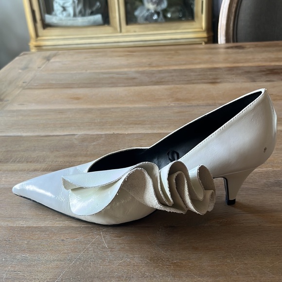 Zara Basic White Patent Leather Shoes With Side Ruffle - Size 38 EU/7.5 US - Picture 3 of 5